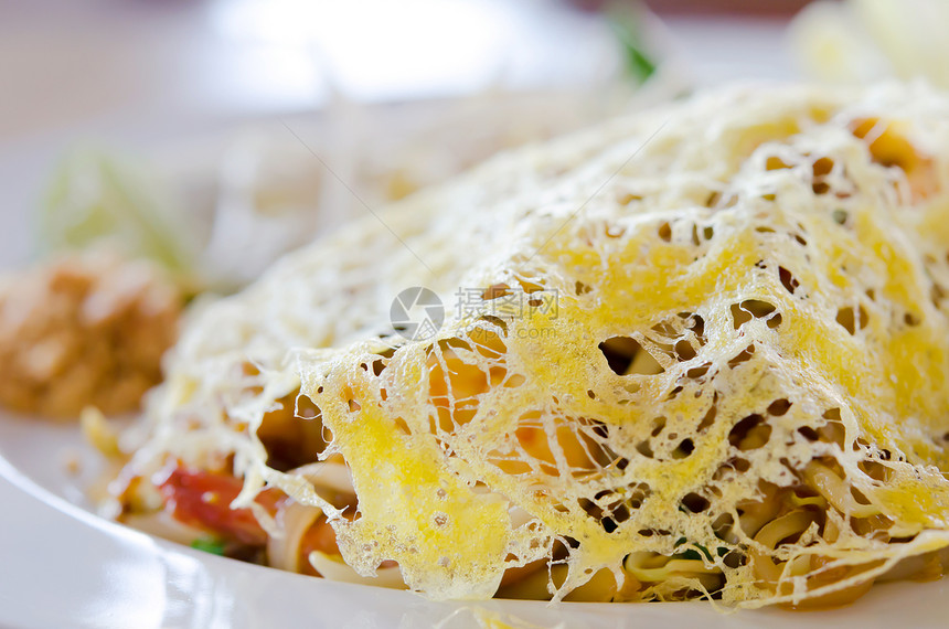 最喜爱的泰国菜食面条白色黄色红色油炸盘子食物蔬菜图片
