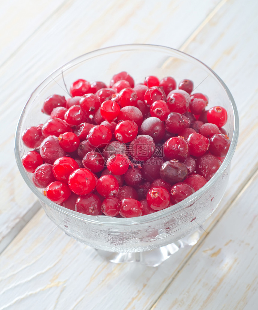 冰冻的红莓饮食冻结冷藏水果寒意甜点营养食物农业节食图片