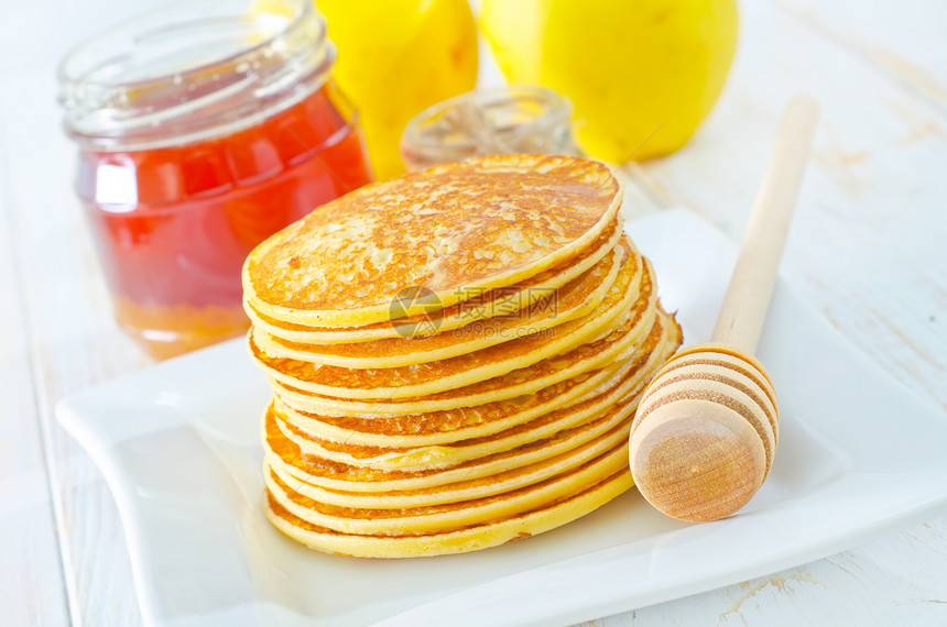 煎饼饼盘子杯子早餐脂肪餐具蛋糕烹饪蜂蜜营养食物图片