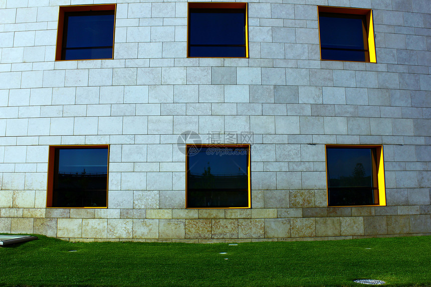葡萄牙里斯本一座现代大楼的详情 建筑图葡萄牙里斯本工作职场白色窗户图片