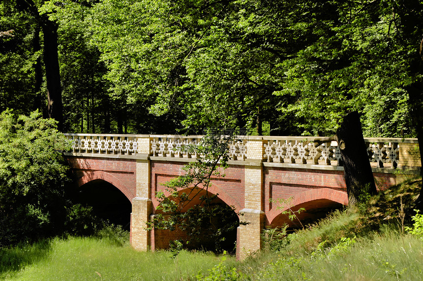 公园皇家桥楼梯文化灌木遗产观光休息拱门树叶风景探索图片