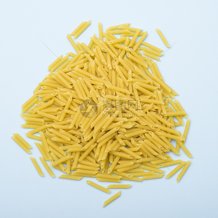 未烹煮的意大利面粉日食贝壳小麦面条主食食物细绳饮食黄色团体硬粒图片