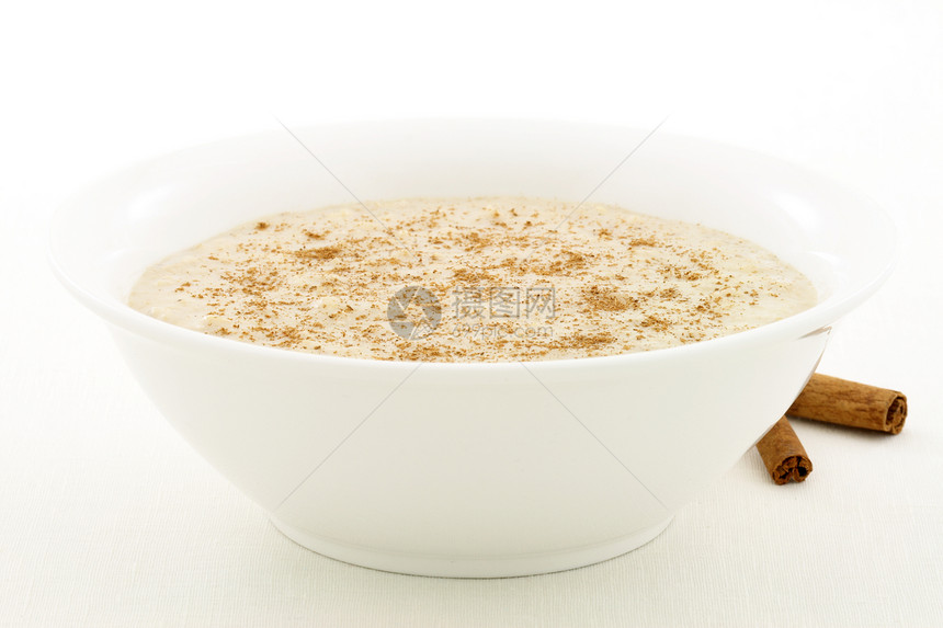 健康和美味的燕麦粥食品谷物全餐葡萄干活力薄片小吃牛奶食物麦片图片
