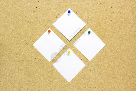 cork 版面上的纸条公告软垫白色矩形棕色办公室别针团体木板软木背景图片