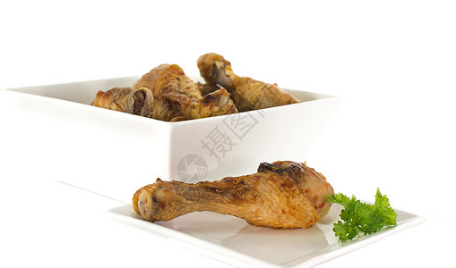 白盘上的鸡肉饮食食谱火鸡午餐烧伤小鸡餐厅香菜盘子食物背景图片