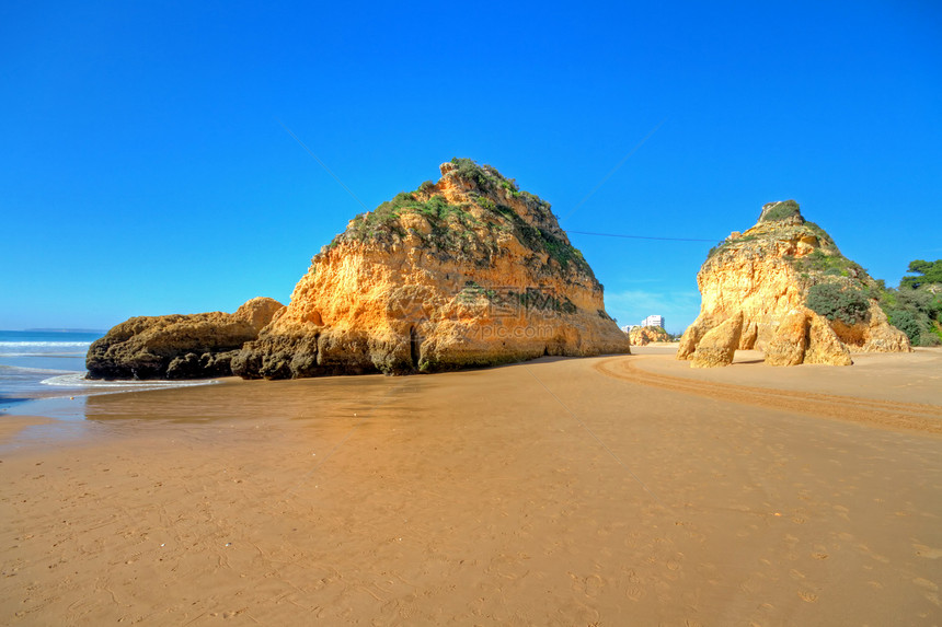 在葡萄牙阿尔沃尔的自然岩石海浪海洋蓝色海滩石头图片