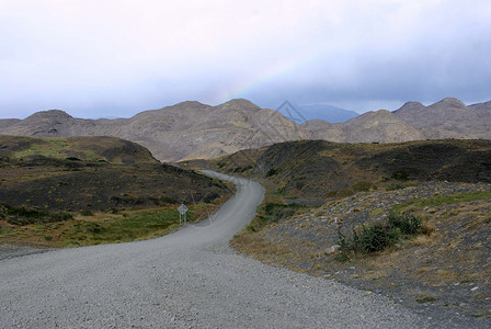 百内托雷斯智利的泥土路草原全景小路泥路农村踪迹彩虹国家荒野风景背景