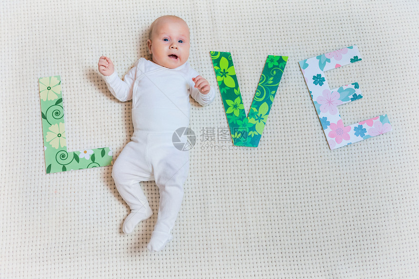 用婴儿腿来形容爱的字词孩子皮肤新生家庭童年安全几个月按摩药品母亲图片