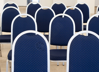 会议椅作坊研讨会发布会演讲贸易蓝色班级商业椅子展览会背景图片