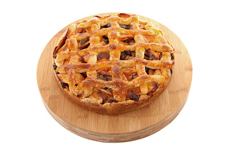美味的家庭烤苹果馅饼 在木制切割板上馅饼糕点品味甜点食物木板糖果蛋糕木头背景图片
