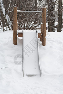 雪中覆盖的空幻灯片高清图片