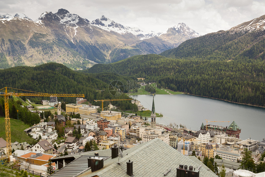 瑞士圣莫里茨假期旅行村庄高山风景天空山脉全景旅游建筑图片