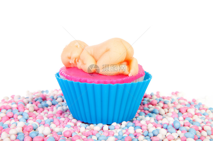 配有马兹潘宝宝的生纸杯蛋糕糖果女孩生日蓝色釉面粉色蛋糕老鼠庆典食物图片