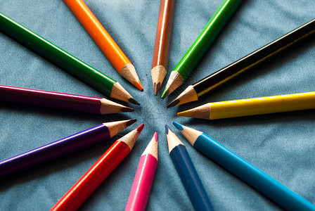 彩色铅笔编队产品背景图片