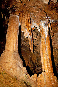 德韦兹角法国风景侵蚀石笋钟乳石吸引力旅游棕色洞穴背景图片