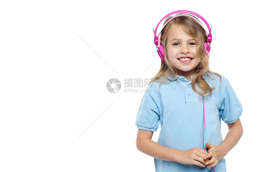 享受音乐的年轻漂亮女孩耳机技术女性冒充微笑歌曲音乐播放器快乐童年学生图片