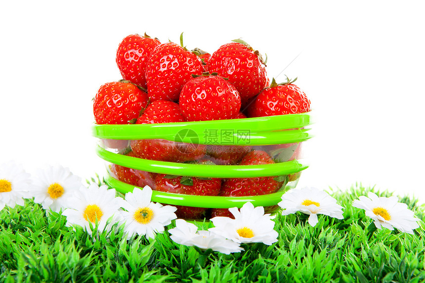 碗和新鲜草莓红色维生素甜点花朵绿色水果食物图片