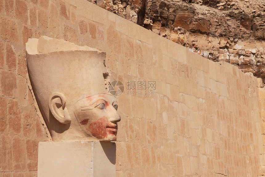 古石柱的面孔图片