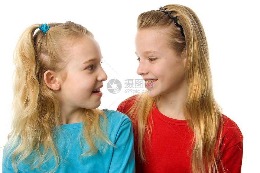 两个女孩在笑图片