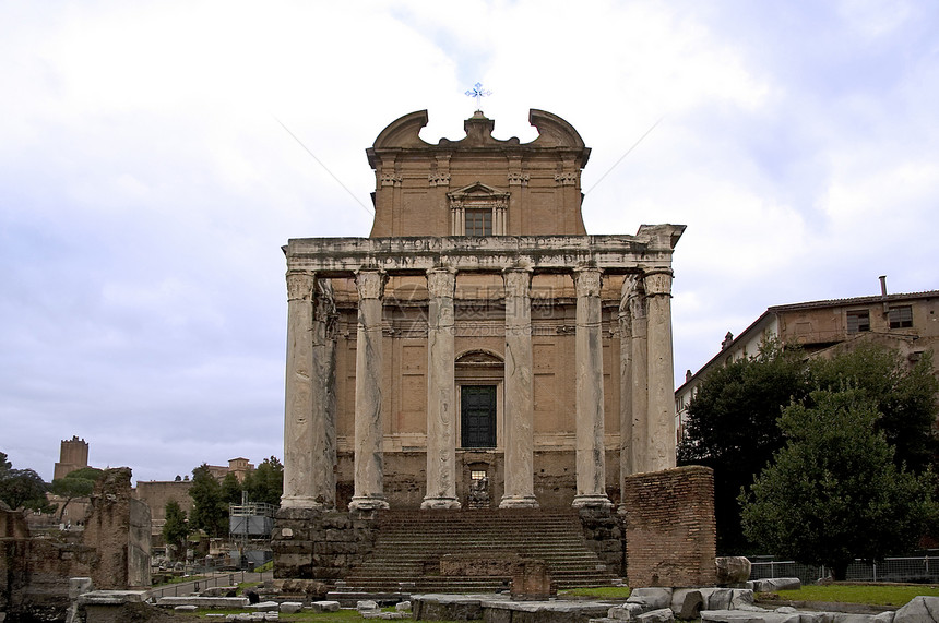 罗马安东尼奥和福斯蒂纳圣殿图片
