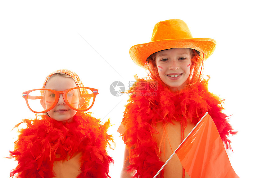 两个穿橙色衣服的女生图片
