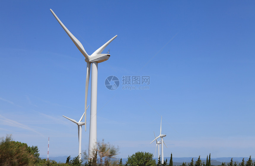 风车蓝色活力旋转绿色环境天空山脉资源涡轮力量图片