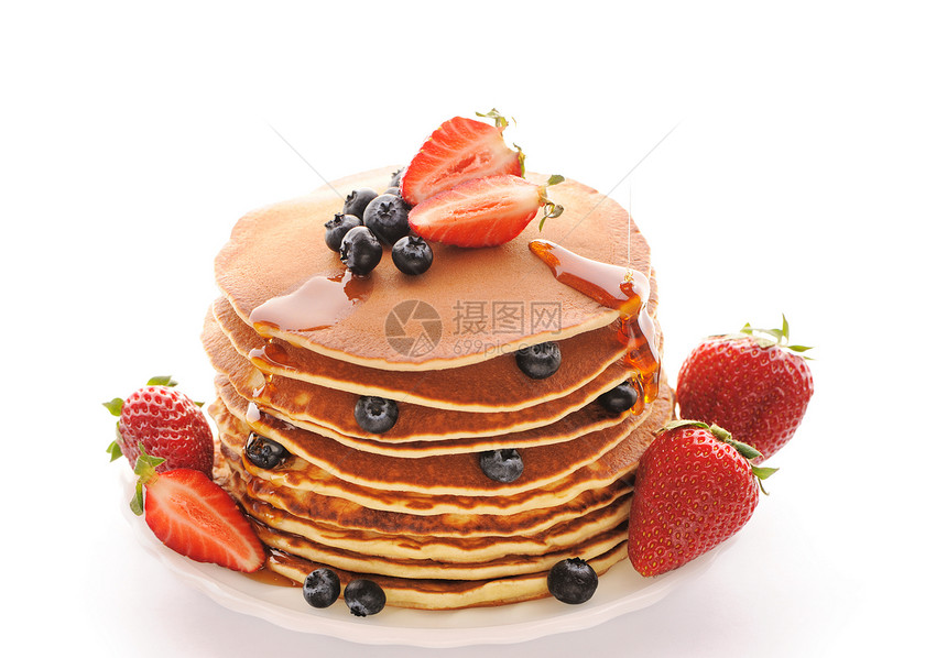 带草莓和蓝莓的煎饼小吃糖浆红色营养早餐浆果蛋糕水果食物甜点图片