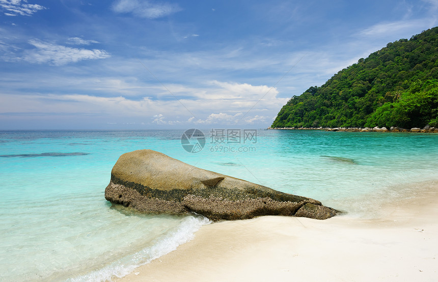 美丽的海滩石头蓝色海景假期旅行岩石热带风景海洋海岸线图片