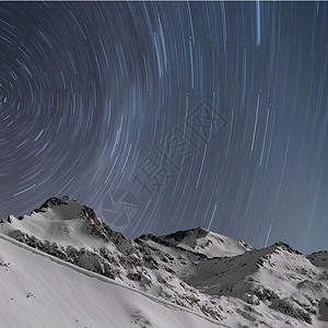 星星足迹 雪盖山峰高清图片