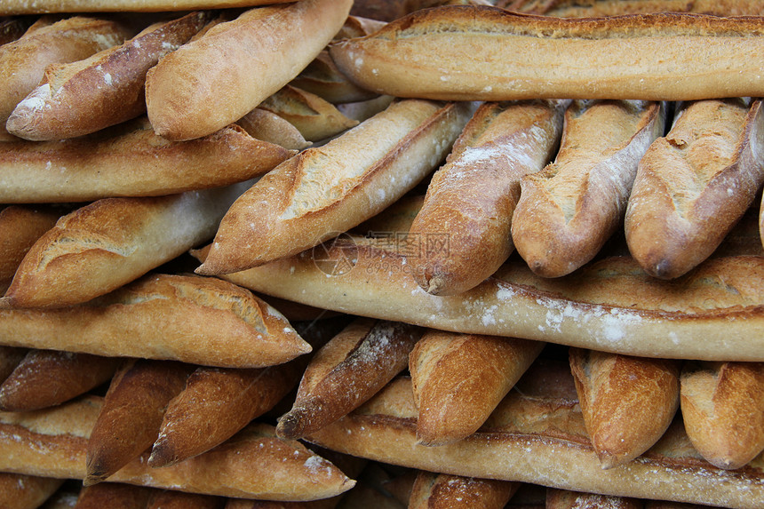 市场上新鲜的面包包脆皮展示店铺棕色面包糕点食物零售宏观推介会图片