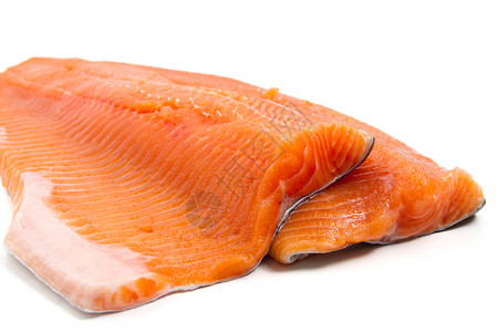 鳟鱼尾鳟鱼美食白色鱼片橙子海鲜红色盘子粉色工作室背景图片