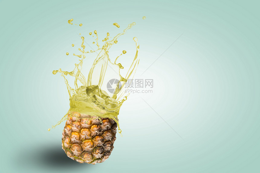 新鲜菠萝汁溢漏饮料早餐水滴食物热带果汁水果美食液体飞溅图片