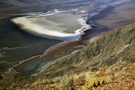 来自但丁与黑山死亡谷Nat的观点中的坏水远景沙漠国家风景崎岖地质学石头环境公园旅行背景图片