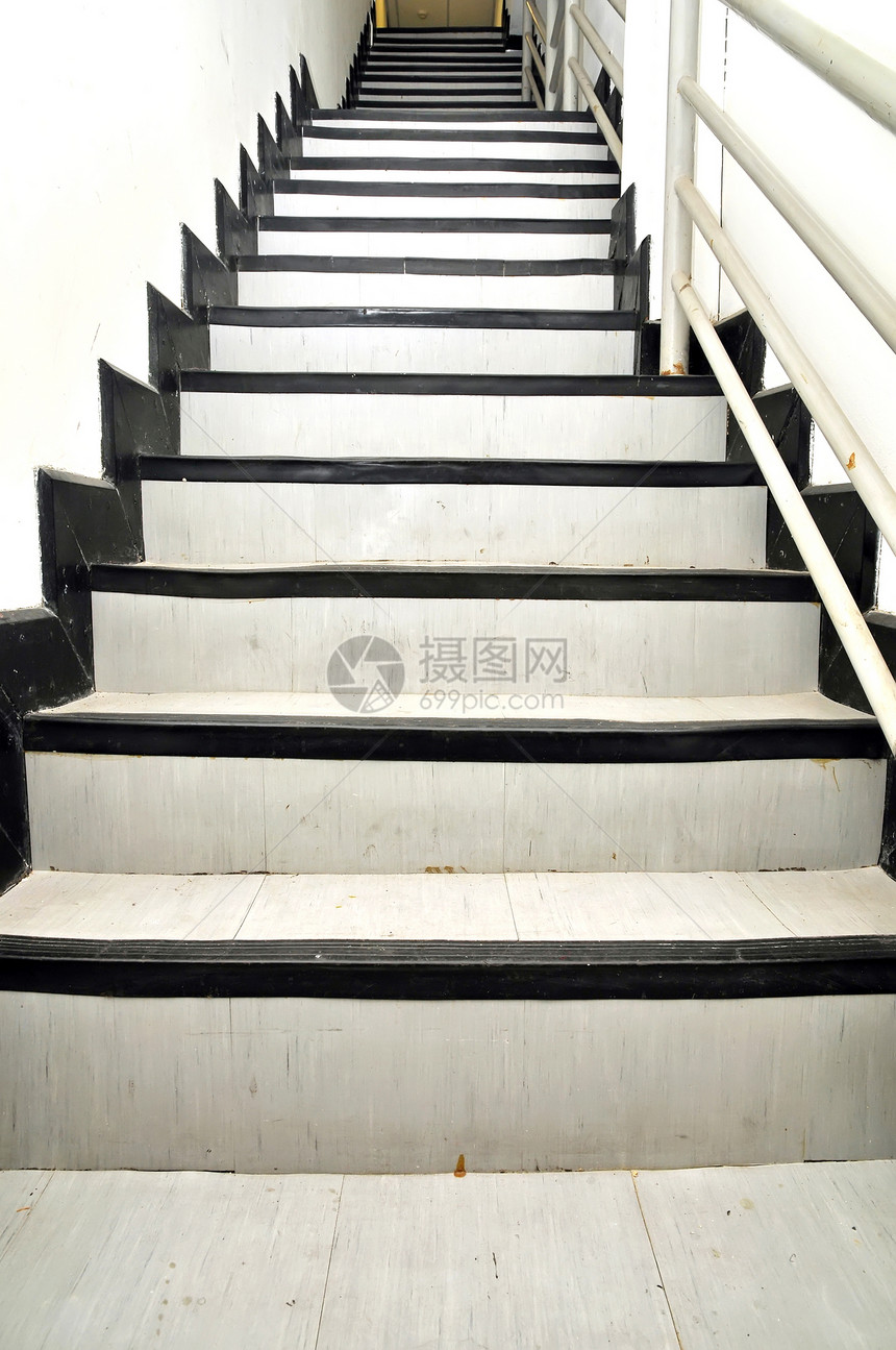 白色楼梯入口房间脚步梯子金属艺术建筑天花板房子地面图片