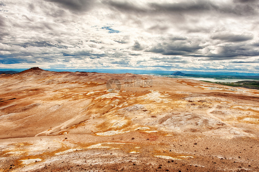 从 Namafjall 查看脆皮水晶反差干旱地面戏剧性地热臭气矿物质陨石图片