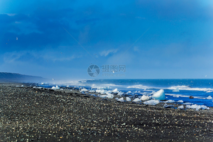 冰山被波浪打碎冰川海滩水晶蓝色休息冷藏冻结山脉寒冷天空图片