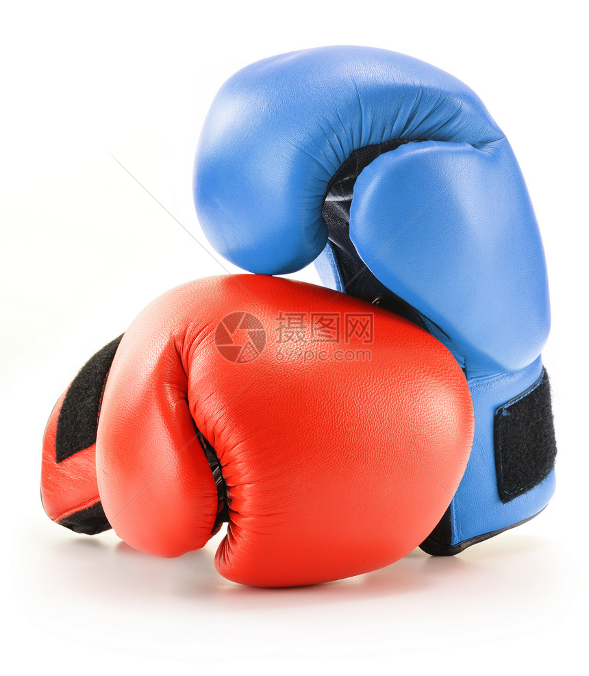 白色上隔离的红色和蓝皮拳击手套图片