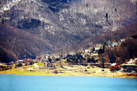 沉默寡言的马其顿马夫罗沃村庄树木风景旅游高度高地晴天退休沉降阳光背景