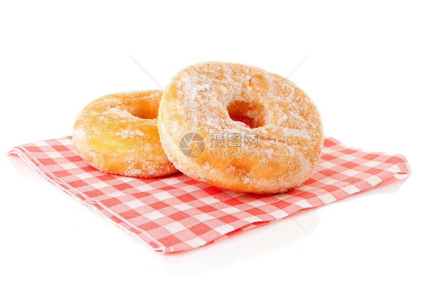 餐巾纸上的两个美味的甜甜圈图片