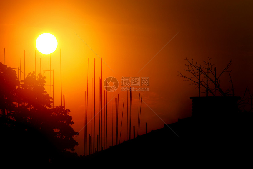 建筑工地日落橙子高楼黄色天空工作建造工业墙壁太阳工程图片