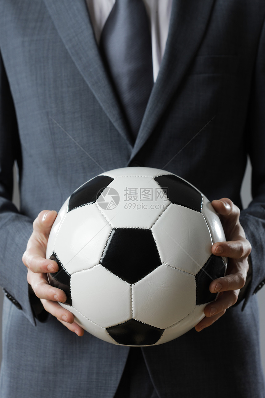 拿着足球球的优才商务人士运动商务年轻人商业男人人士人类图片