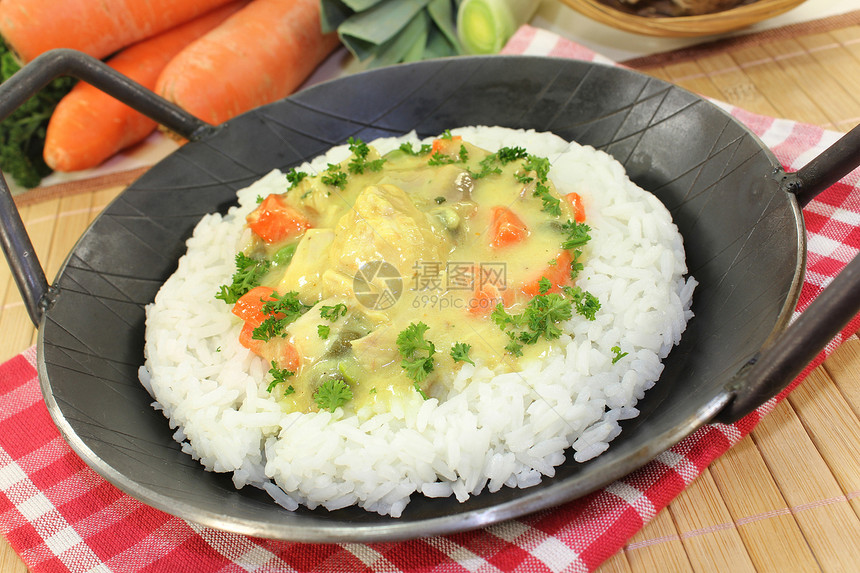 鸡肉烤鸡盘子萝卜柠檬饮食香菜家禽韭菜鸡肉薯条午餐图片