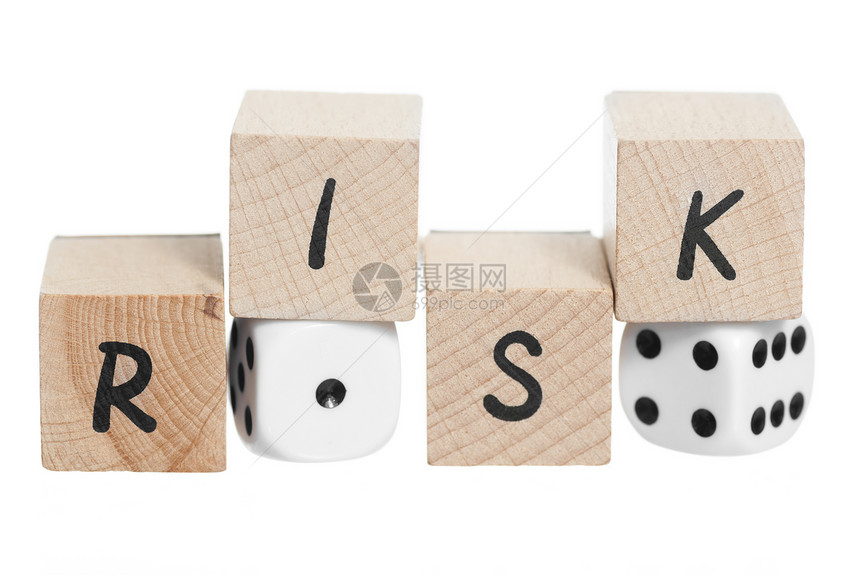 木砖和骰子战略字母冒险教育概念白色保险评价公司宏观图片