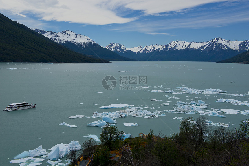 冰山漂浮在阿根廷湖上旅游漂流公园世界遗产全景蓝色旅行冰川图片