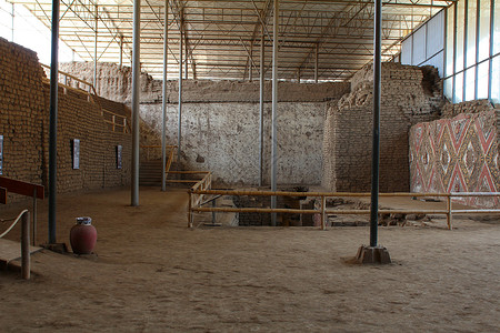 特鲁希略考古遗址的内地中庭背景