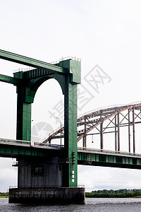 桥梯子柱子楼梯绿色灰色白色高清图片