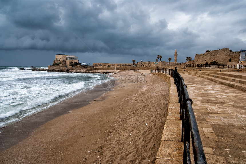 以色列古代罗马港凯撒岛港口的废墟旅游岩石考古学城市古董海岸线天堂建筑学历史反射图片