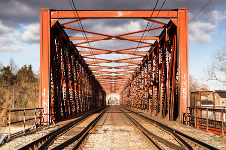 铁桥建筑标志红色运输商业交通旅行速度铁路车皮背景图片