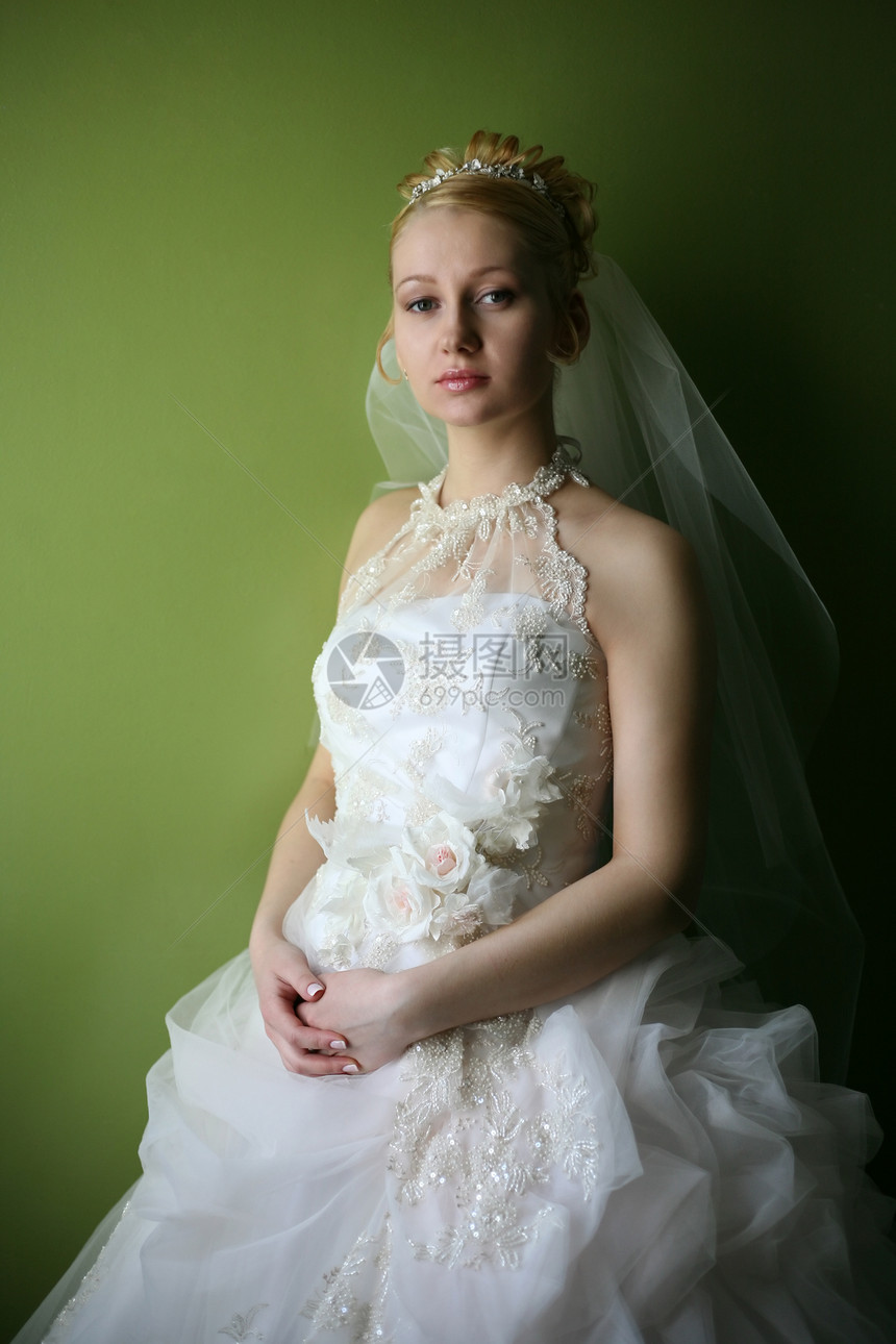 美丽的新娘未婚夫花朵面纱眼睛钻石已婚婚礼生活女士选手图片