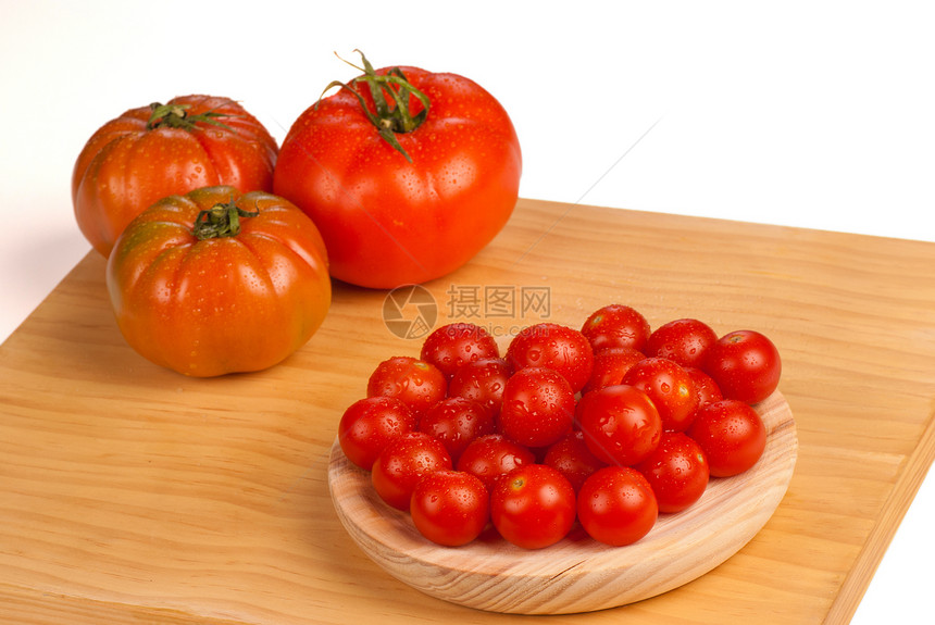 樱桃和其他西红柿尺寸水平切菜板图片